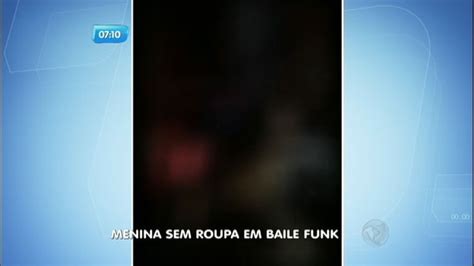 dancando sem calcinhas|Menina de 13 anos dança sem roupa em baile funk – Record.